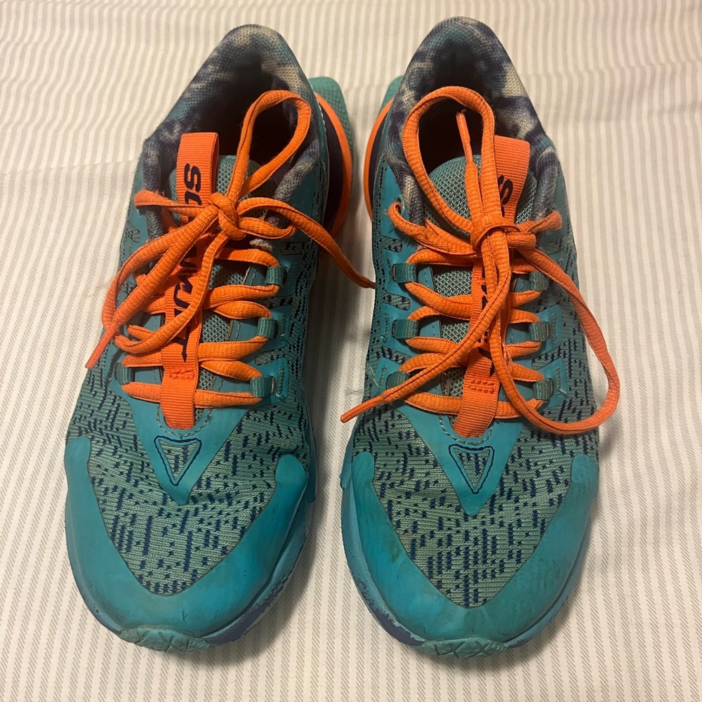 GUC - Under Armour sneakers!